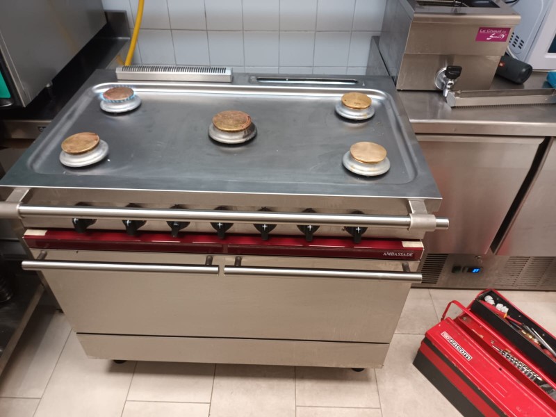 Intervention de Cuisiclim pour le dépannage d'un fourneau gaz à Marseille Vieux Port.